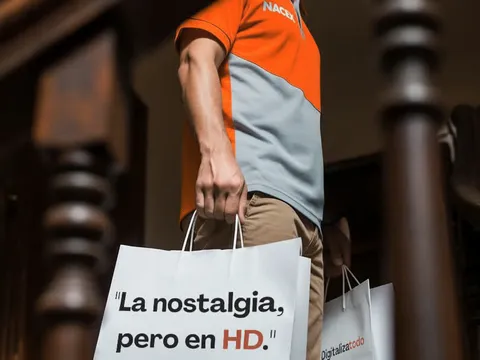 Mensajero entregando un pedido de Digitalizatodo